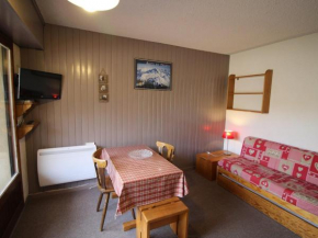 Studio cabine 3 personnes, pied des pistes avec balcon et parking, Auris en Oisans - FR-1-297-267 Auris